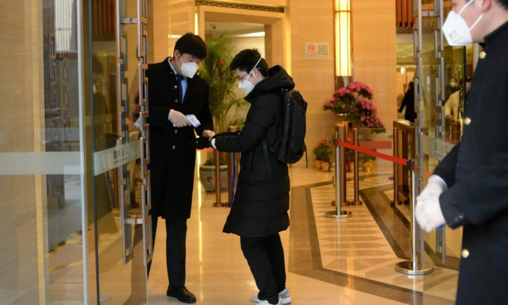 Καταγράφηκε ο πρώτος θάνατος από κοροναϊό στην Ευρώπη – Εξέπνευσε Κινέζα τουρίστρια